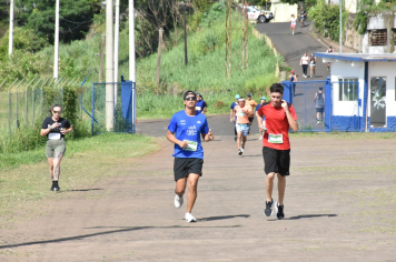 Foto - Secretaria de Educação promoveu 6ª Corrida e Caminhada Educação Solidária