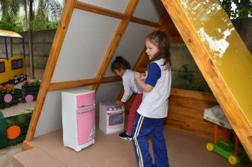 Foto - Escola municipal de educação infantil ganha espaço interativo para os alunos