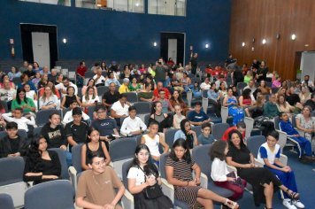 Foto - Premiação da Olimpíada Literária da Língua Portuguesa e da 1ª Olimpíada de Matemática