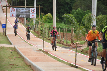 Foto - Prefeitura entrega primeira ciclovia rural as margens da Avenida Odilon Cassetari, que liga a Rodovia Gastão Dal Farra.
