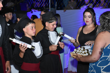 Foto - Formatura de encerramento dos 9º anos do ensino fundamental II e EMEJA dia 13 de dezembro de 2024