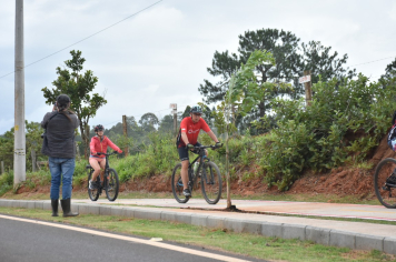 Foto - Prefeitura entrega primeira ciclovia rural as margens da Avenida Odilon Cassetari, que liga a Rodovia Gastão Dal Farra.
