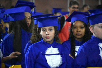 Foto - Formatura de encerramento dos 5º anos do ensino fundamental dia 12 de dezembro de 2024