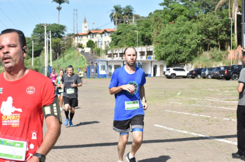 Foto - Secretaria de Educação promoveu 6ª Corrida e Caminhada Educação Solidária
