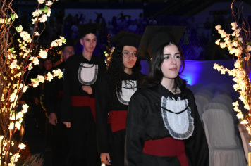 Foto - Formatura de encerramento dos 9º anos do ensino fundamental II e EMEJA dia 13 de dezembro de 2024