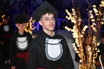 Foto - Formatura de encerramento dos 9º anos do ensino fundamental II e EMEJA dia 13 de dezembro de 2024