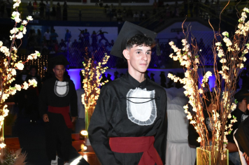 Foto - Formatura de encerramento dos 9º anos do ensino fundamental II e EMEJA dia 13 de dezembro de 2024