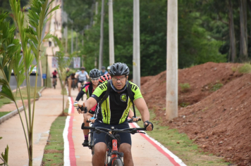 Foto - Prefeitura entrega primeira ciclovia rural as margens da Avenida Odilon Cassetari, que liga a Rodovia Gastão Dal Farra.