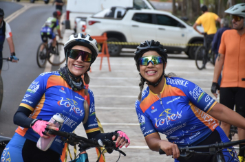 Foto - Prefeitura entrega primeira ciclovia rural as margens da Avenida Odilon Cassetari, que liga a Rodovia Gastão Dal Farra.