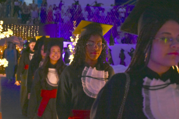 Foto - Formatura de encerramento dos 9º anos do ensino fundamental II e EMEJA dia 13 de dezembro de 2024