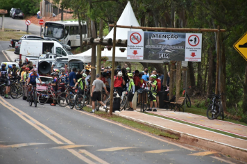 Foto - Prefeitura entrega primeira ciclovia rural as margens da Avenida Odilon Cassetari, que liga a Rodovia Gastão Dal Farra.