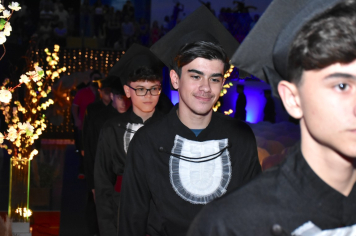 Foto - Formatura de encerramento dos 9º anos do ensino fundamental II e EMEJA dia 13 de dezembro de 2024