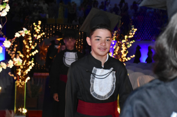 Foto - Formatura de encerramento dos 9º anos do ensino fundamental II e EMEJA dia 13 de dezembro de 2024