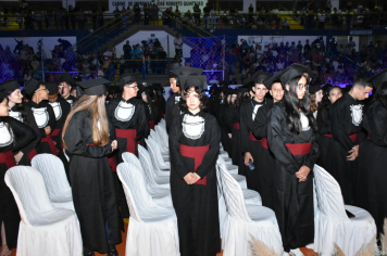 Foto - Formatura de encerramento dos 9º anos do ensino fundamental II e EMEJA dia 13 de dezembro de 2024