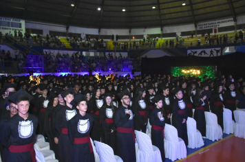 Foto - Formatura de encerramento dos 9º anos do ensino fundamental II e EMEJA dia 13 de dezembro de 2024