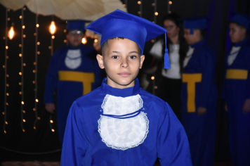Foto - Formatura de encerramento dos 5º anos do ensino fundamental dia 11 de dezembro de 2024