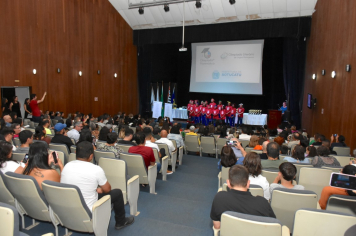Foto - Premiação da Olimpíada Literária da Língua Portuguesa e da 1ª Olimpíada de Matemática