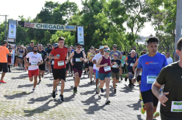 Foto - Secretaria de Educação promoveu 6ª Corrida e Caminhada Educação Solidária