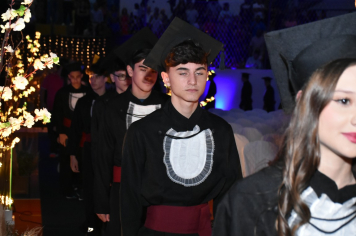 Foto - Formatura de encerramento dos 9º anos do ensino fundamental II e EMEJA dia 13 de dezembro de 2024