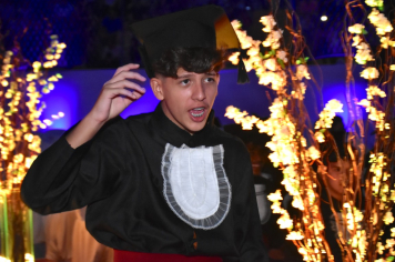 Foto - Formatura de encerramento dos 9º anos do ensino fundamental II e EMEJA dia 13 de dezembro de 2024