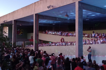 Foto - Cantata de natal da EMEF Francisco Marins em Rubião Júnior