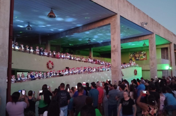 Foto - Cantata de natal da EMEF Francisco Marins em Rubião Júnior