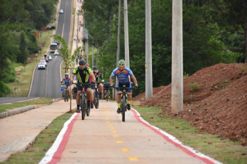 Foto - Prefeitura entrega primeira ciclovia rural as margens da Avenida Odilon Cassetari, que liga a Rodovia Gastão Dal Farra.