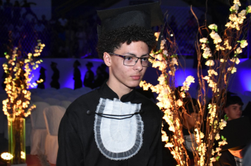 Foto - Formatura de encerramento dos 9º anos do ensino fundamental II e EMEJA dia 13 de dezembro de 2024