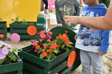 Foto - Escola municipal de educação infantil ganha espaço interativo para os alunos