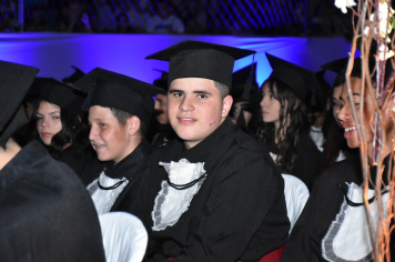 Foto - Formatura de encerramento dos 9º anos do ensino fundamental II e EMEJA dia 13 de dezembro de 2024