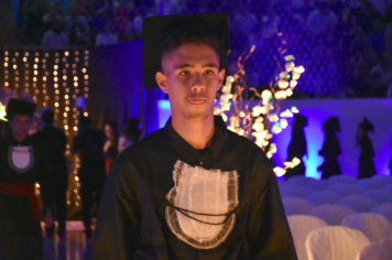 Foto - Formatura de encerramento dos 9º anos do ensino fundamental II e EMEJA dia 13 de dezembro de 2024