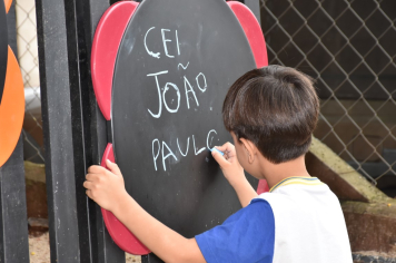 Foto - Escola municipal de educação infantil ganha espaço interativo para os alunos