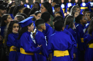 Foto - Formatura de encerramento dos 5º anos do ensino fundamental dia 11 de dezembro de 2024