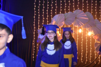 Foto - Formatura de encerramento dos 5º anos do ensino fundamental dia 11 de dezembro de 2024