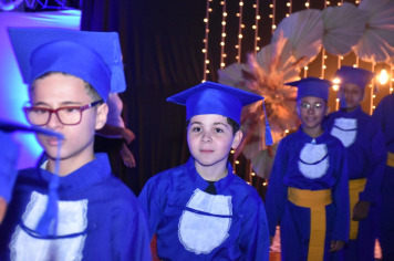 Foto - Formatura de encerramento dos 5º anos do ensino fundamental dia 11 de dezembro de 2024