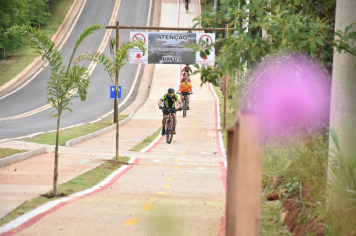 Foto - Prefeitura entrega primeira ciclovia rural as margens da Avenida Odilon Cassetari, que liga a Rodovia Gastão Dal Farra.