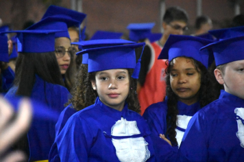 Foto - Formatura de encerramento dos 5º anos do ensino fundamental dia 12 de dezembro de 2024