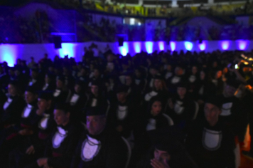 Foto - Formatura de encerramento dos 9º anos do ensino fundamental II e EMEJA dia 13 de dezembro de 2024