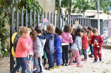 Foto - Escola municipal de educação infantil ganha espaço interativo para os alunos