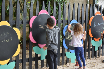 Foto - Escola municipal de educação infantil ganha espaço interativo para os alunos