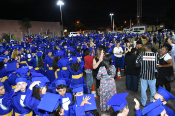 Foto - Formatura de encerramento dos 5º anos do ensino fundamental dia 12 de dezembro de 2024