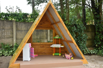 Foto - Escola municipal de educação infantil ganha espaço interativo para os alunos