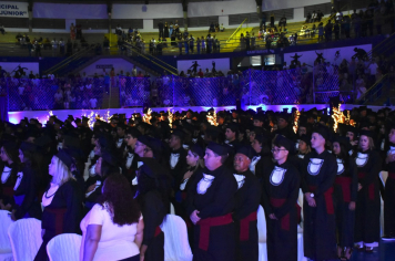 Foto - Formatura de encerramento dos 9º anos do ensino fundamental II e EMEJA dia 13 de dezembro de 2024