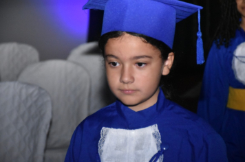 Foto - Formatura de encerramento dos 5º anos do ensino fundamental dia 11 de dezembro de 2024