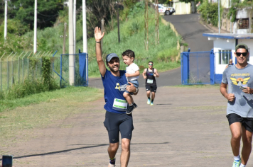 Foto - Secretaria de Educação promoveu 6ª Corrida e Caminhada Educação Solidária