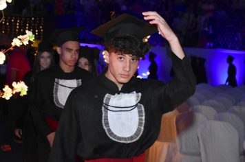 Foto - Formatura de encerramento dos 9º anos do ensino fundamental II e EMEJA dia 13 de dezembro de 2024