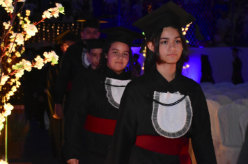 Foto - Formatura de encerramento dos 9º anos do ensino fundamental II e EMEJA dia 13 de dezembro de 2024