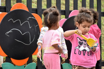 Foto - Escola municipal de educação infantil recebe novo espaço lúdico e parquinho infantil