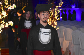 Foto - Formatura de encerramento dos 9º anos do ensino fundamental II e EMEJA dia 13 de dezembro de 2024