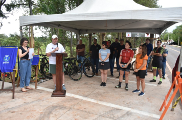 Foto - Prefeitura entrega primeira ciclovia rural as margens da Avenida Odilon Cassetari, que liga a Rodovia Gastão Dal Farra.